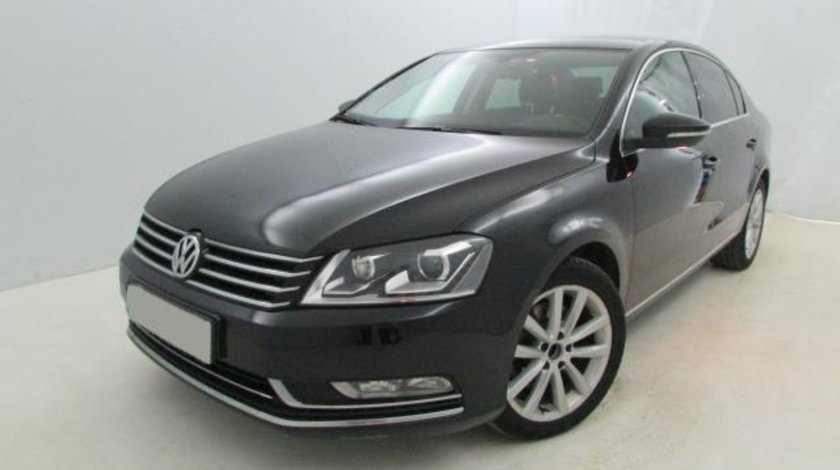 VW Passat Highline BlueMotion 2.0 TDI 140 CP DSG 6+1 Start&Stop 2013