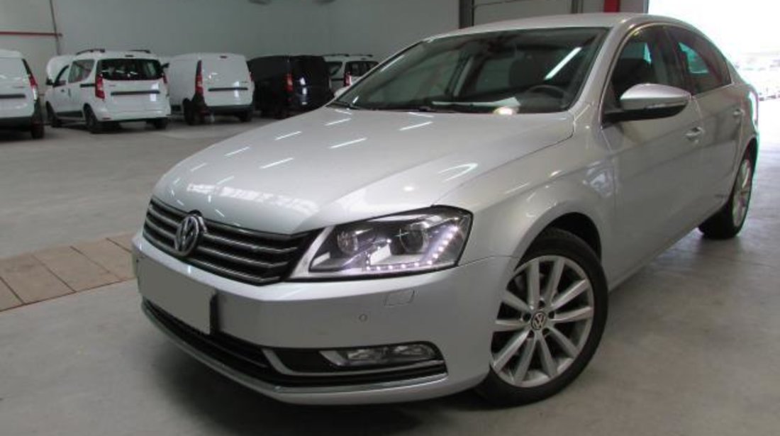 VW Passat Highline BlueMotion 2.0 TDI 140 CP DSG 6+1 Start&Stop 2012