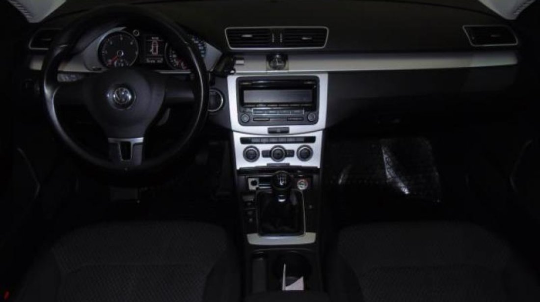 VW Passat Variant 2.0 TDI BlueMotion Technology Trendline 140 CP Start/Stop 2012
