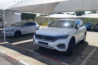 VW Touareg necamuflat