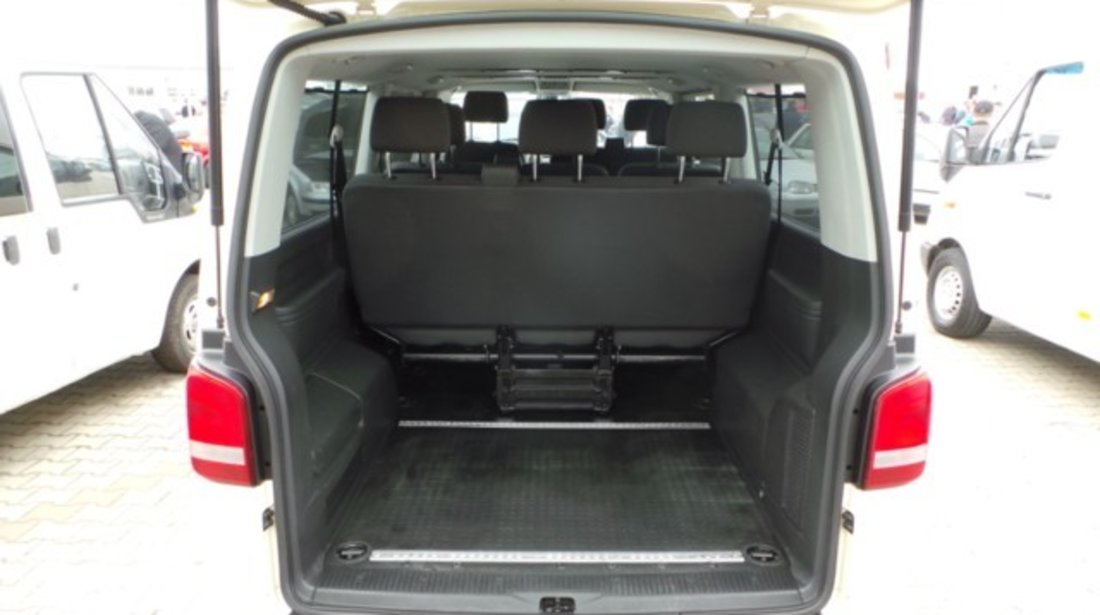 VW Transporter T5 CARAVELLE 2011