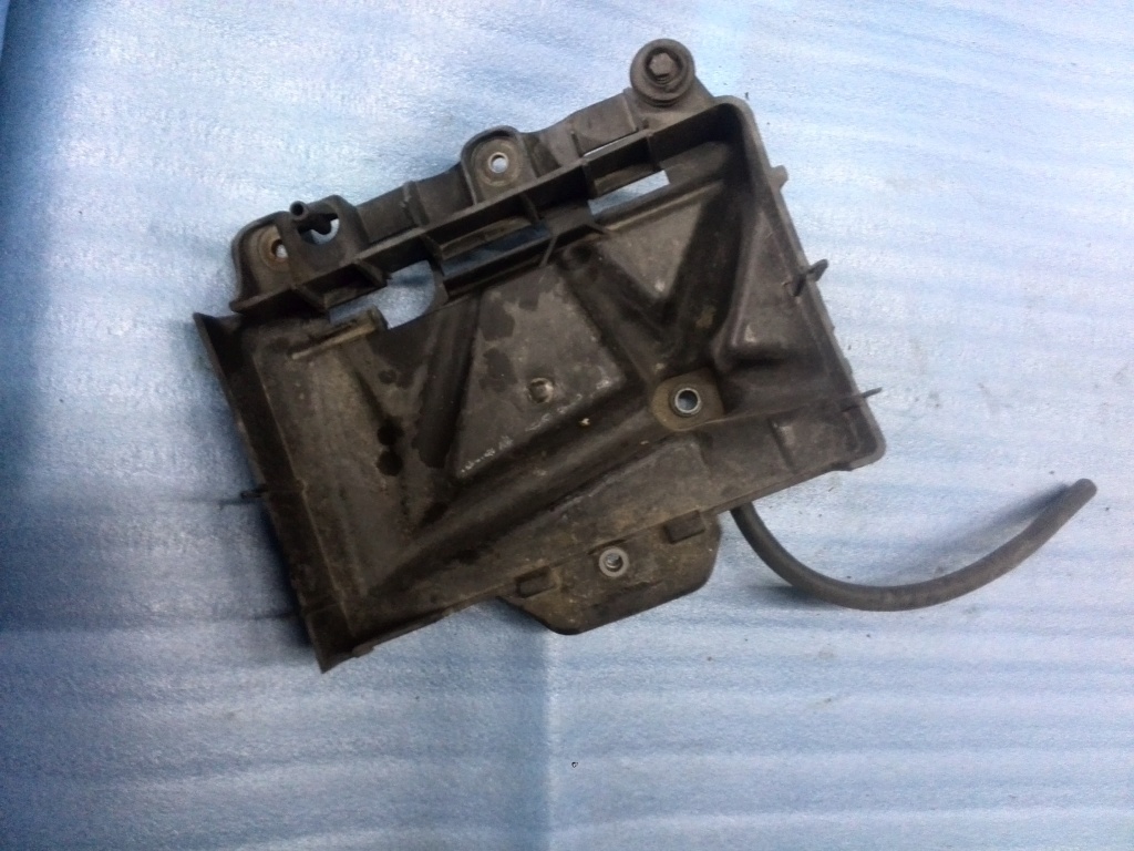 VW1090 SUPORT BATERIE FABIA 2 SKODA FABIA 2 DUPA 2006 6Q0 915 331 D