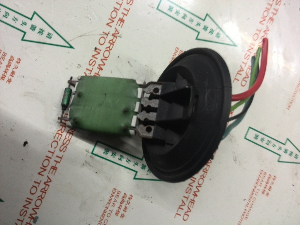 VW1122 REZISTENTA REGULATOR TREPTE AEROTERMA FABIA 2 POLO 12375