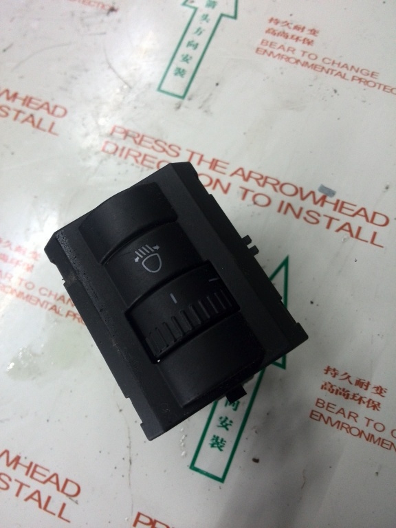 VW1125 BUTON REGLAJ FARURI INALTIME FABIA 2 2006 – 2013 5J0 941 333 A