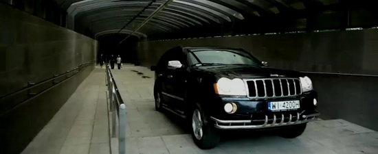 What the...?! Cu Jeep-ul in pasajul pentru pietoni! What the...?! Cu Jeep-ul in pasajul pentru pietoni!