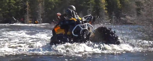 Wheelie pe 2 roti cu un ATV... pe sub apa!