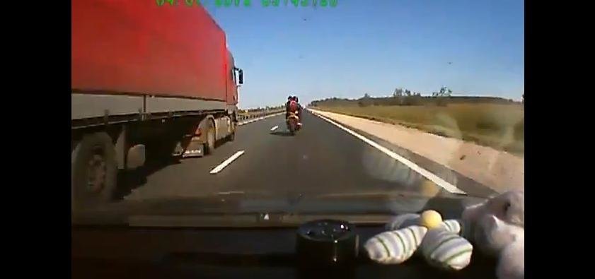 Wow! Fara indoiala, ei sunt cei mai norocosi motociclisti din lume Wow! Fara indoiala, ei sunt cei mai norocosi motociclisti din lume