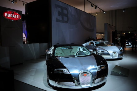 WOW! Trei Bugatti Veyron speciale la Dubai Motor Show!