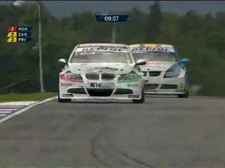 WTCC Brno : Pilotii BMW se lupta unii cu altii si tot ei castiga