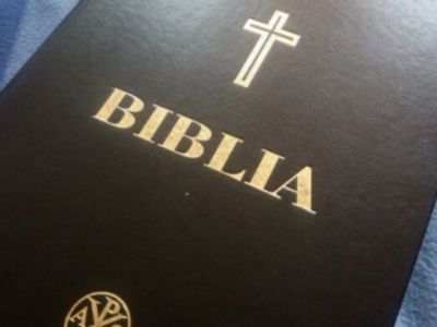 Cenzură: Biblia a fost retrasă din...